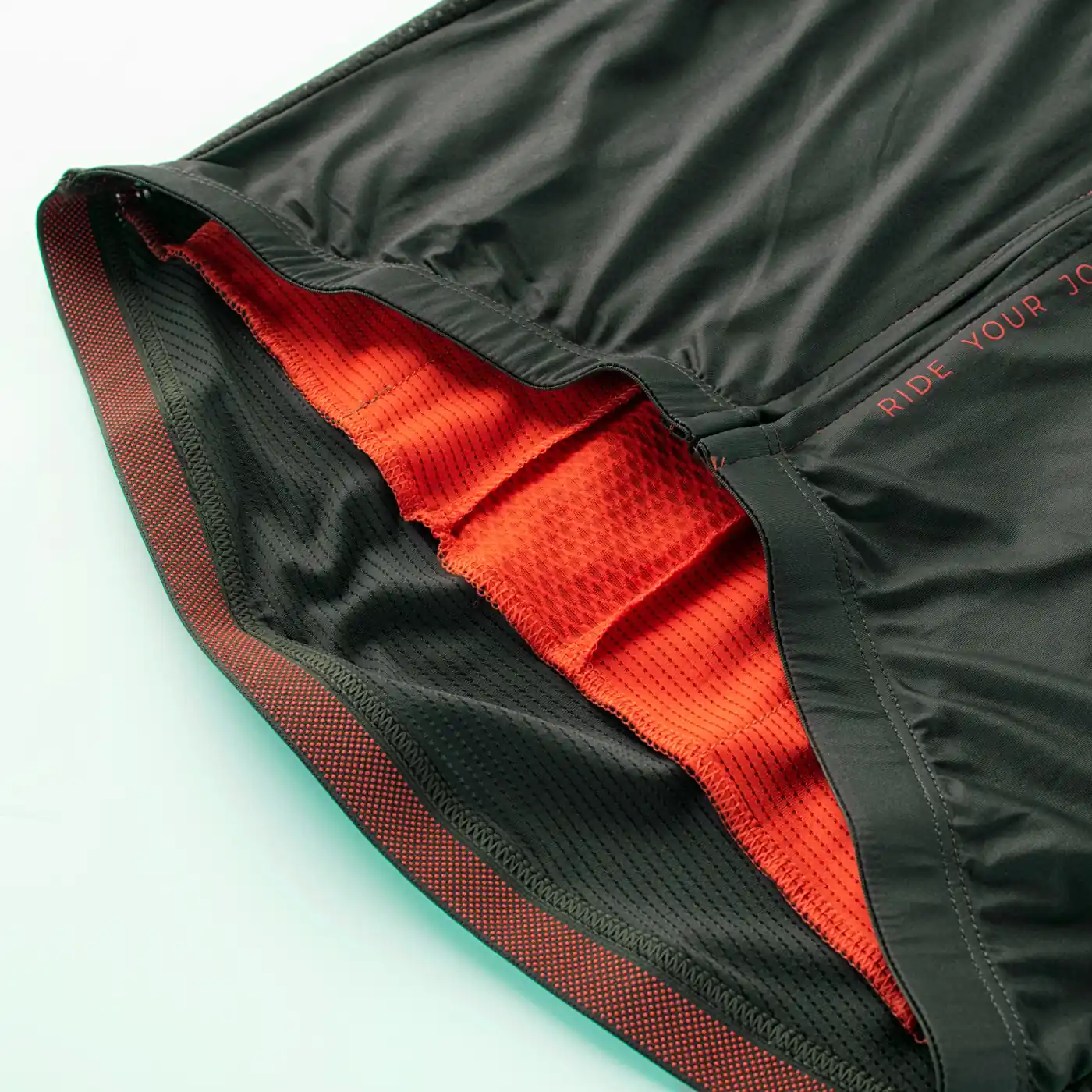 Dres za velosipedisti so silikonski rab.